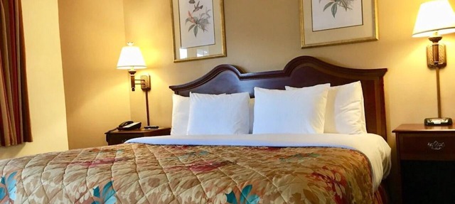 Warm and Inviting Sturbridge Accommodation with Complimentary Breakfast