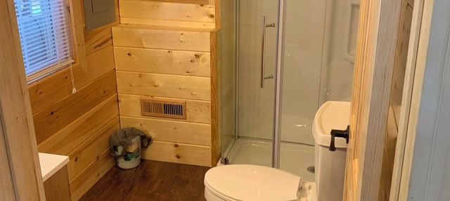 Water front Cozy studio with WiFi and AC in charming Draper