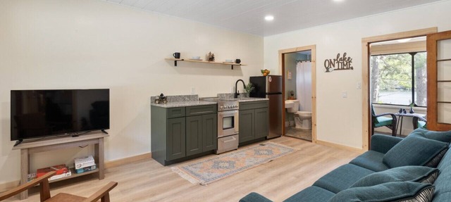 Waterfront 2 bed 2 bath rental (Suite 2)