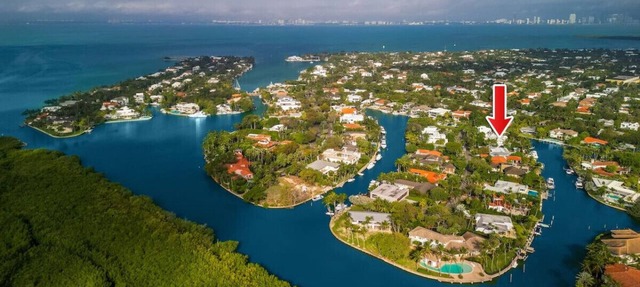 Waterfront 6BR House with Private Dock and Heated Pool