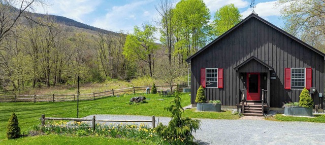 Waterfront Battenkill Cottage Retreat