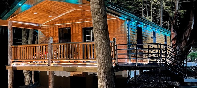 WATERFRONT CABIN PRIVATE BEACH HOT TUB FIRE RING FISH HIKE KAYAK