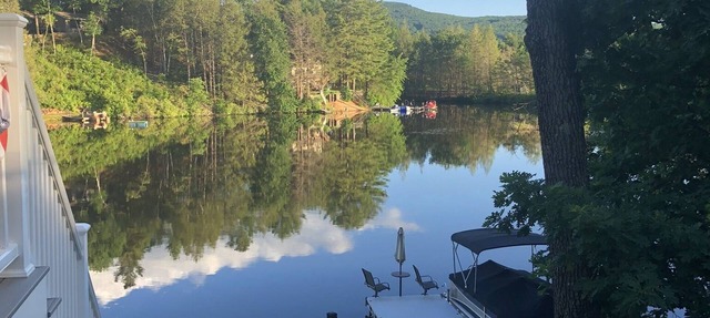 Waterfront Cottage 5 minutes to Mount Wachusett, Dock, Pet Friendly, Kayaks
