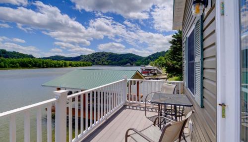 Waterfront Deck w/Mtn View! Claytor Lake Retreat