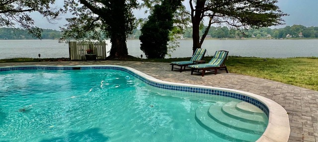 Waterfront,Dock,Pool.Private Point in Estate Area. Minutes from Everything!
