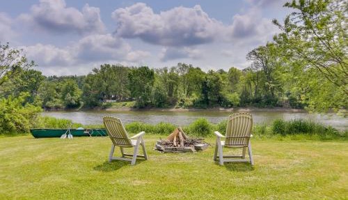 Waterfront Home with Deck and Canoe in Afton