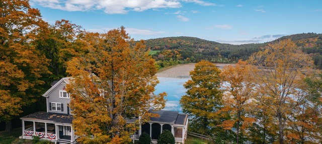 Waterfront House on Dewey Pond, Quechee