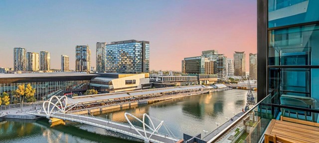 Waterfront in Docklands Walk to Crown & Marvel