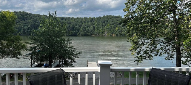 Waterfront Lake Home (Claytor Lake) near VT and RU