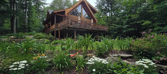 Waterfront Newfound Lake Spacious 4 Season Log Home near water's edge 5 Bedroom
