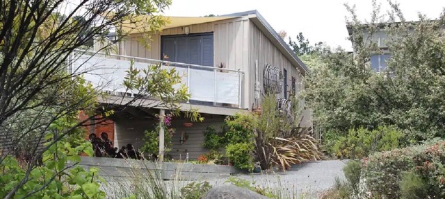 Waterfront Self Contained Accommodation Overlooking Marina