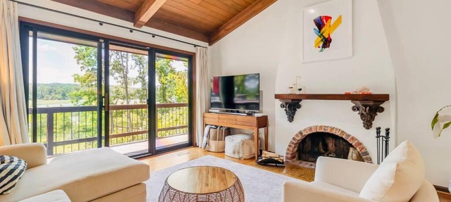Waterfront Spanish Villa minutes from the city!