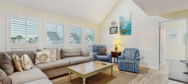 Waterfront villa with multi level home, shared pool & easy beach access