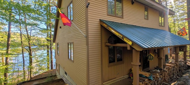 Waterfront w/Large Deck, Beautiful View and Game Room