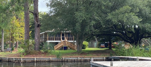 Waterfront with dock, less than 5 min to boat landing, gas, ABC and restaurant.