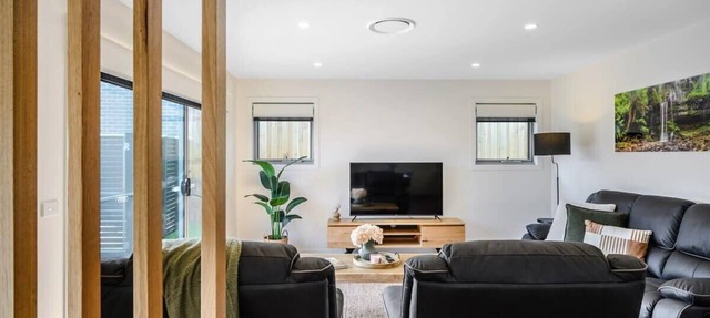 "Wattle Villa" No2 -2BR/2BA–10min to CBD-Airport.