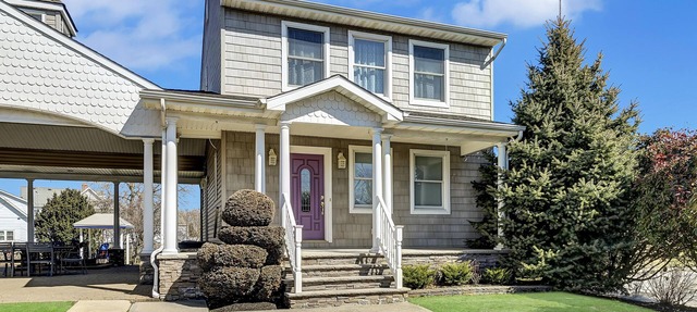 Weekend and weekly rental near Pier Village. This house has it all!