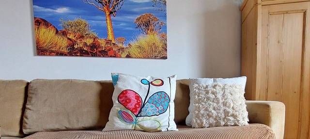 Welcome to our centraly located appartment with private parking & terrace.