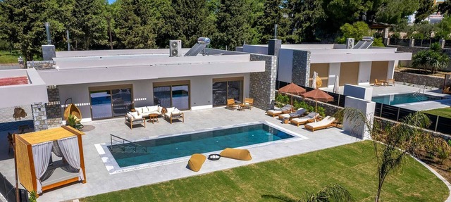 Welcome to Ruby Paradise, a luxurious villa nestled in thearea of Sgourou.