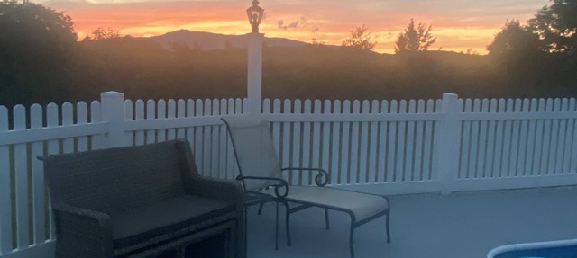 Welcome to Sunset Mountain Retreat! A gorgeous 5 bdrm house in Jaffrey, NH.