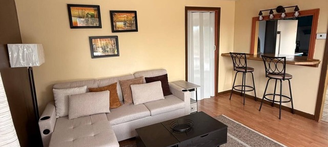 Welcoming to Cozy Altoona a 2-bedroom house with AC in charming Altoona