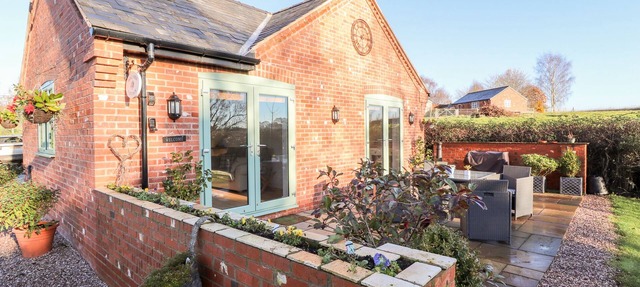 WELL VIEW COTTAGE, luxury holiday cottage, with a garden in Tarporley