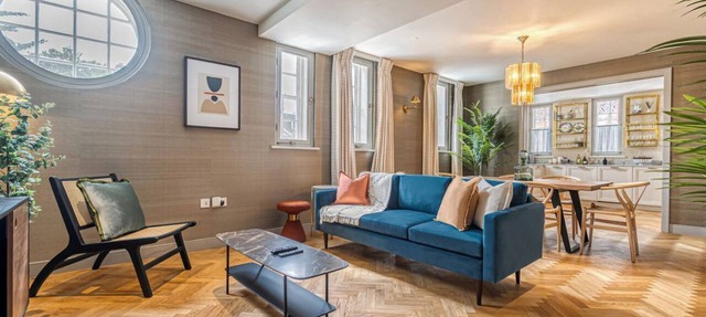 Westminster Fire Station Stylish Apartment