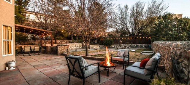 Westside Villa, 3bd 2bth, Beautiful yard, Home Gym