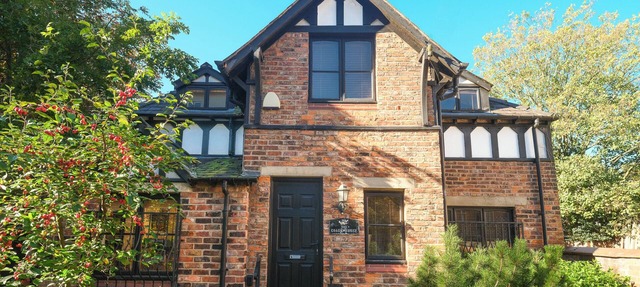 Whalley Range Gem – Detached, Parking, Near City