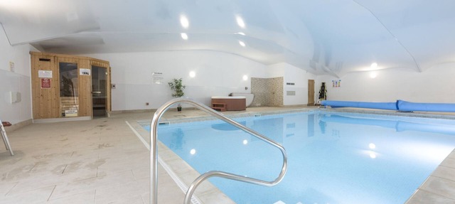 Wheal Castle, B&B - a hotel room that sleeps 2 guests in 1 bedroom