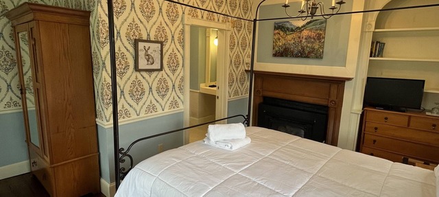 Whimsical Room & Private Bathroom in Historic Inn