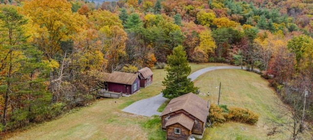 Whispering Hills - Private Couples Retreat | Pet-Friendly | Wifi | Fire Pit