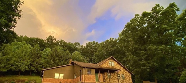 Whispering Pines Retreat-Newly Renovated Countryside Home