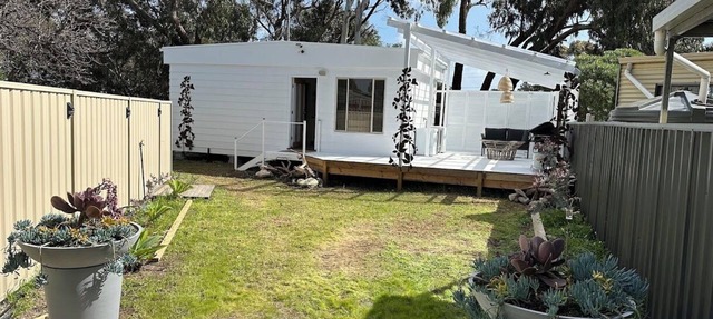 White Pebbles 1 Queen Bedroom 1 bathroom Free WiFi. Pet Friendly