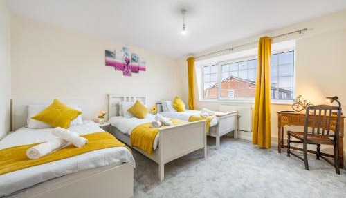 Wilkinsons Home-Free parking, Perfect For Contractors & Weekend getaways, Near London City Airport & Excel