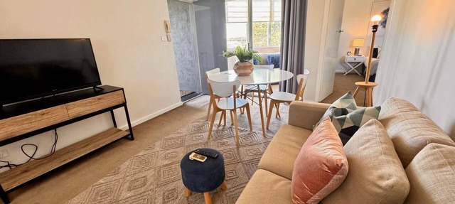 Windsor Prahran Sunny Spacious 1 Bed with Sunroom