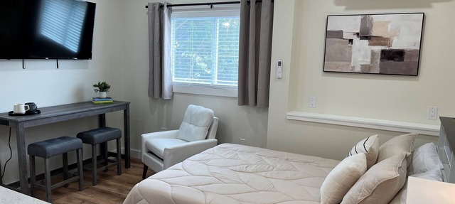 Winney Hill Studios #6 of 8 Studios - Full Renovation, 1 mile to ASV