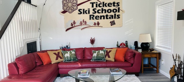 Winterberry Lodge: NEWLY RENOVATED Spacious Berkshire Getaway at Jiminy Peak