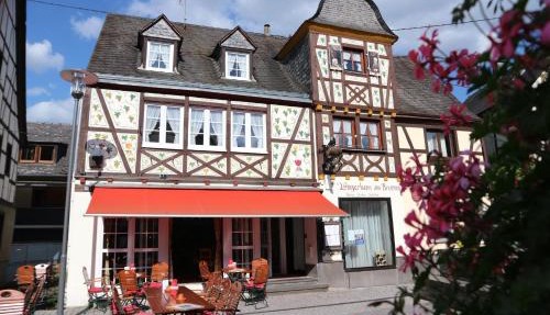 Winzerhäuschen am Brunnen