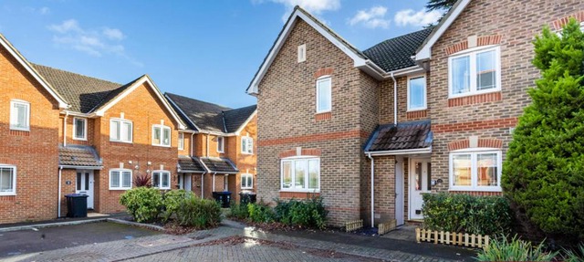 Woking 2 Bedroom House Parking Garden