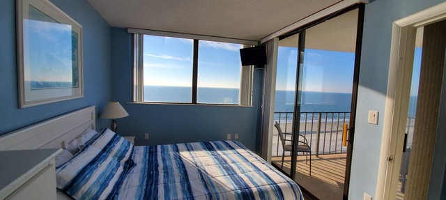 Wonderful 2BR/2BA-Top Floor-Oceanfront Corner Unit - Vacation Fun Awaits!