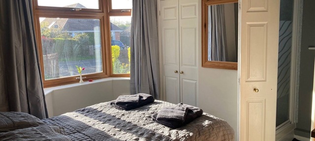 Wonderful accommodation with double bedroom en-suite shower, lounge and WiFi