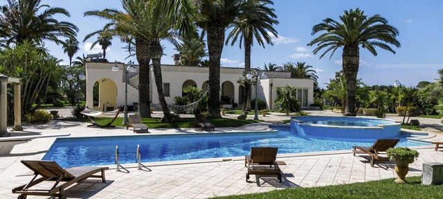 Wonderful private villa with A/C, hot tub, WIFI, private pool, TV, patio and pets allowed