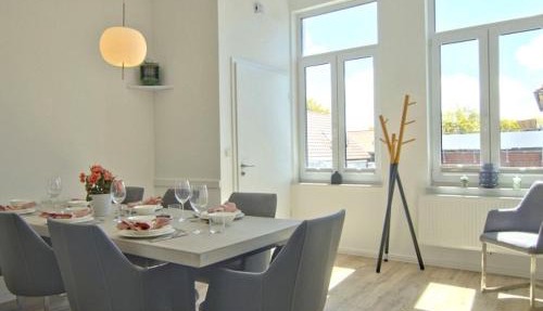 WoogeElisa - Ehrwürdige Dorfvilla in Strandnähe
