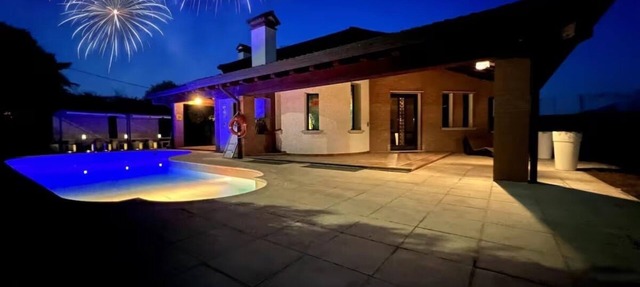 Wow House, Villa with swimming pool, gym and play room