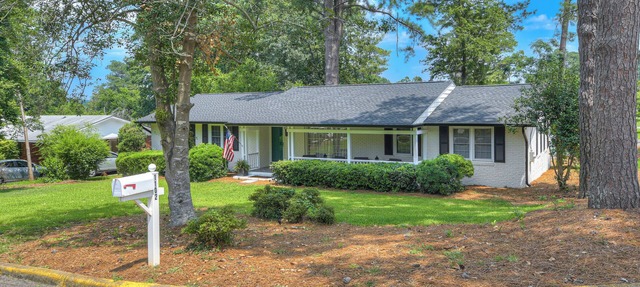 Year-Round Charming 5-Bedroom Retreat One Block from Historic Magnolia Lane