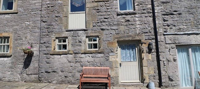 Yew Tree Cottage - 2 bedroom (sleeps 4)