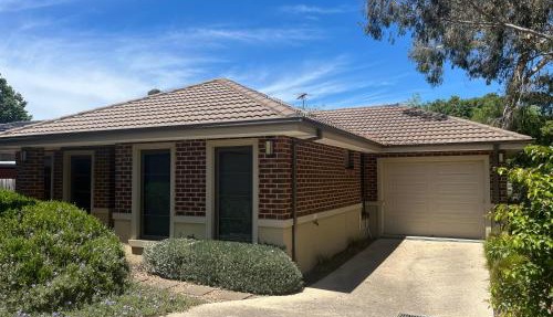 Your Leafy Ivanhoe Retreat