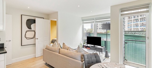 Your London Home: 1BR Flat with Modern Amenities