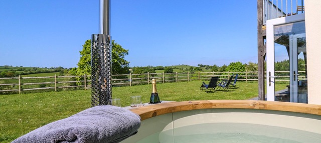 YR ADFA, pet friendly, luxury holiday cottage in Tregaron